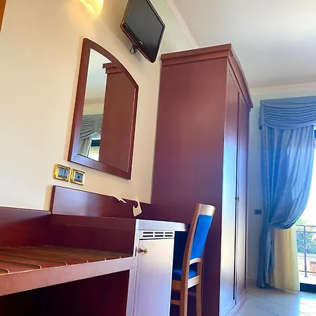 Hotel Sangro 3*